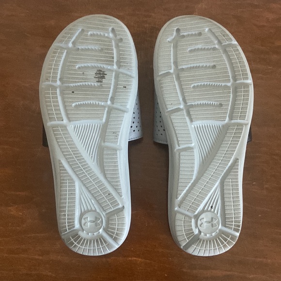 Under armour slides - Picture 3 of 3